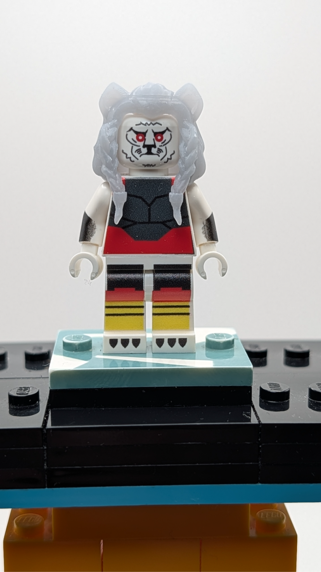 Invincible - Battle Beast V2 (gray mane) - view 1