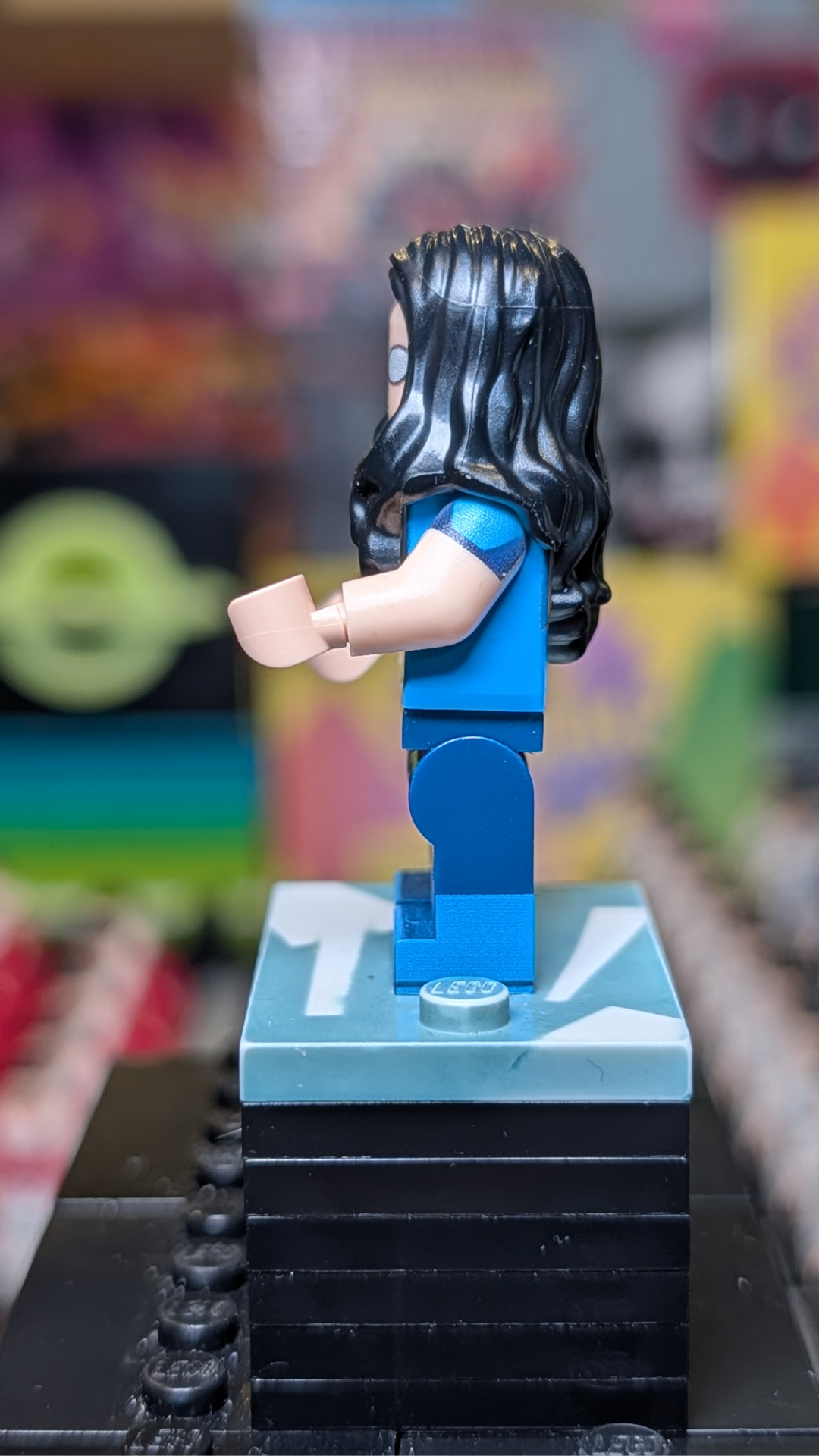 Invincible - Hairvincible (hair over both shoulders) - view 2