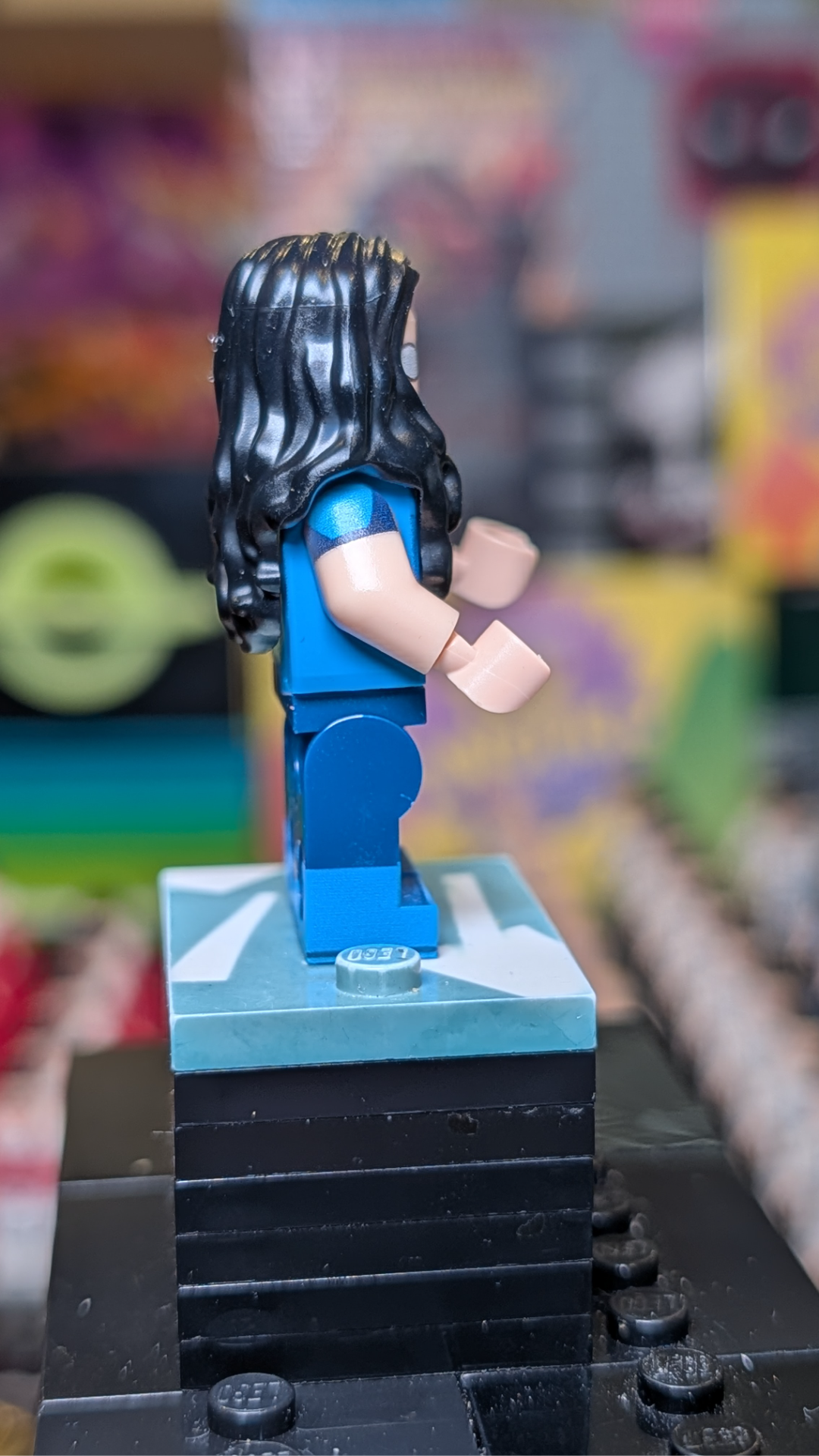 Invincible - Hairvincible (hair over both shoulders) - view 4