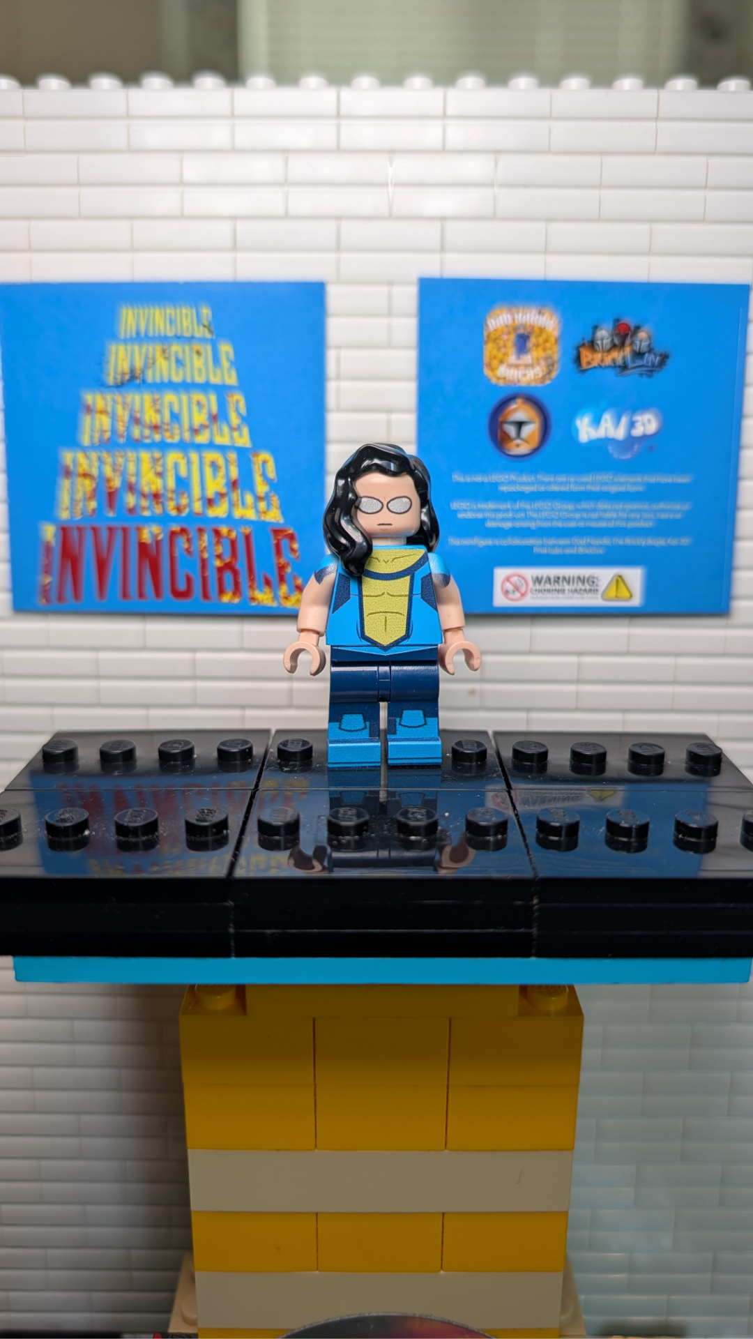 Invincible - Hairvincible (hair over right shoulder) - view 1