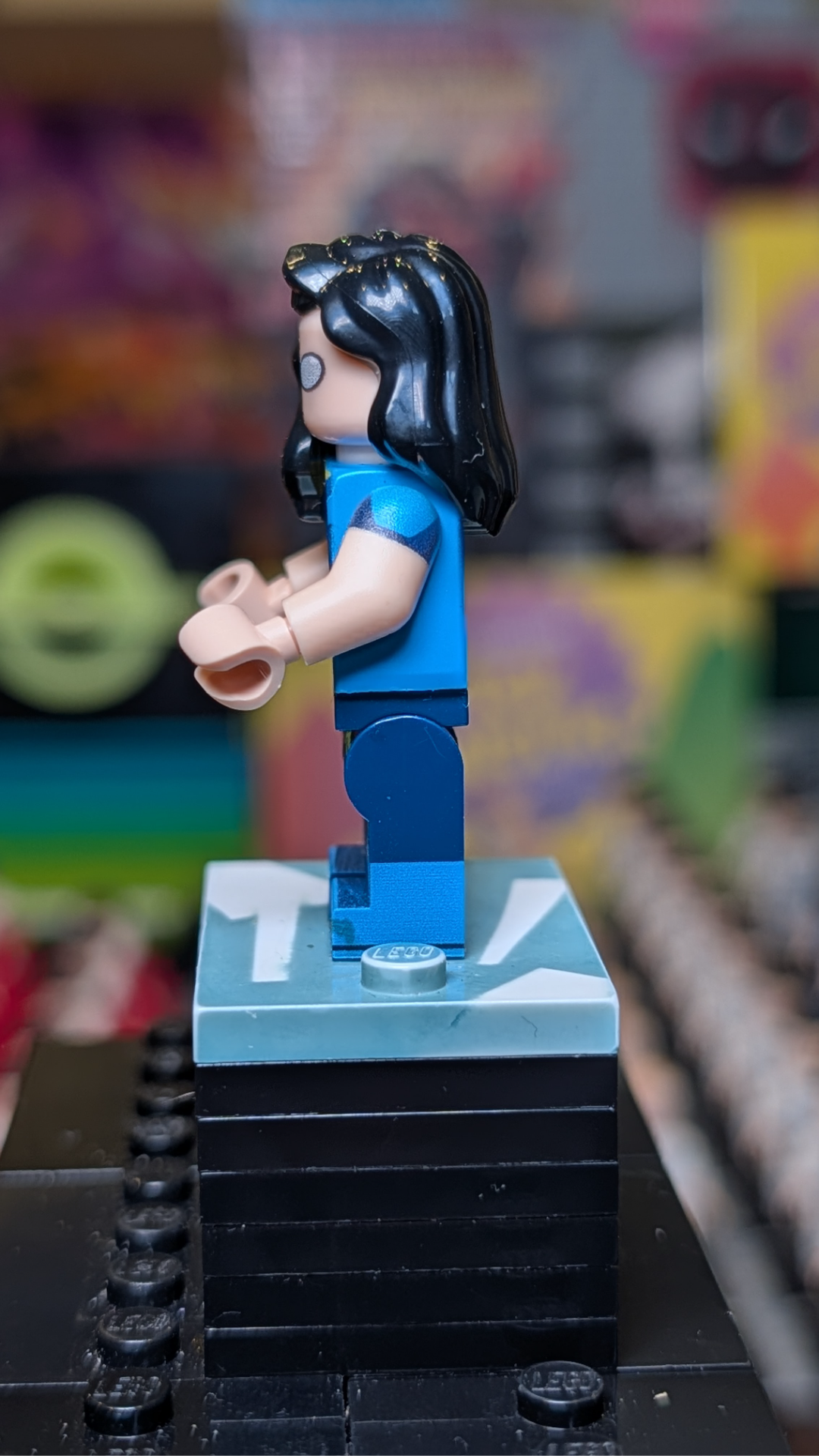 Invincible - Hairvincible (hair over right shoulder) - view 2