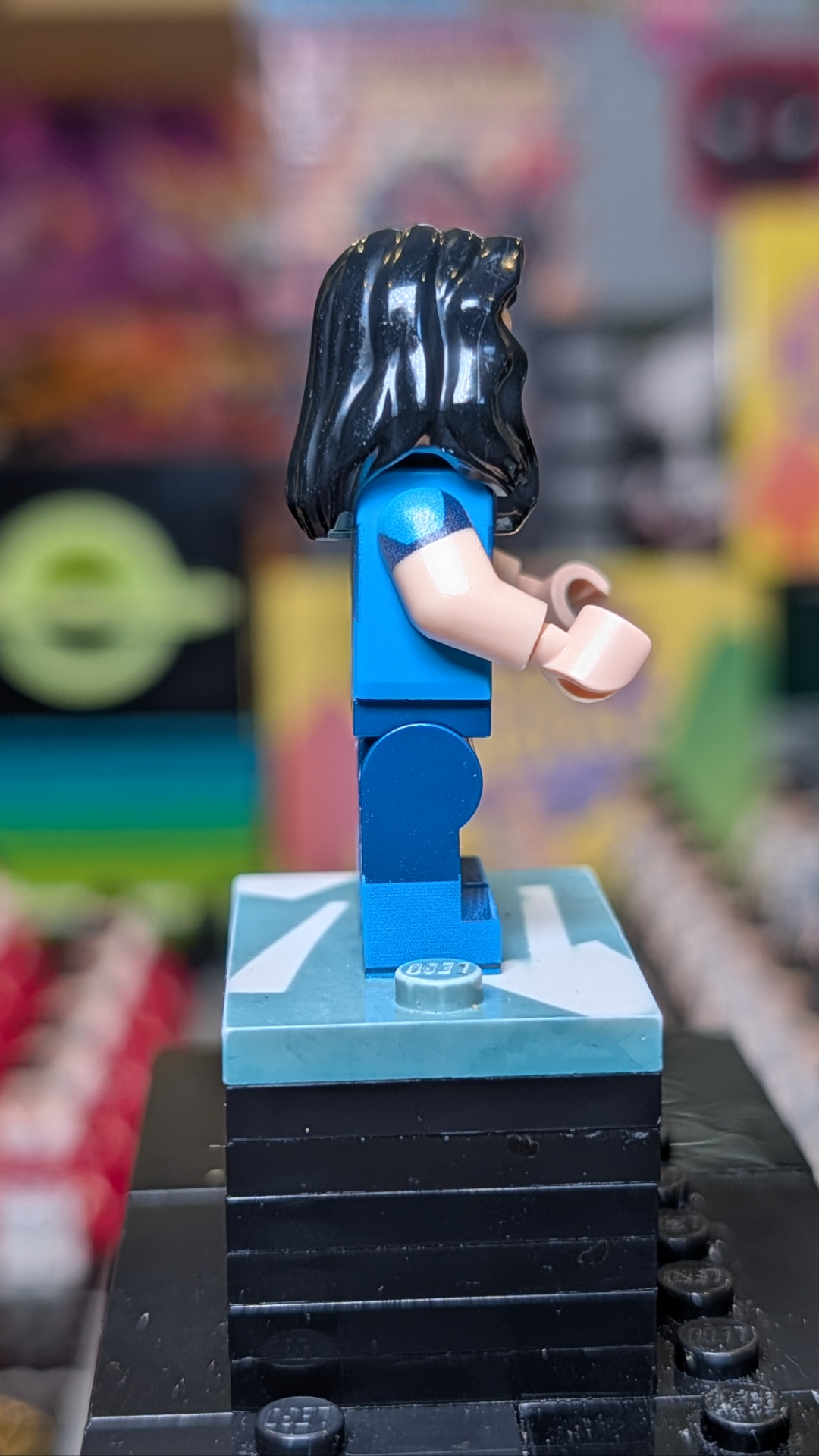 Invincible - Hairvincible (hair over right shoulder) - view 4