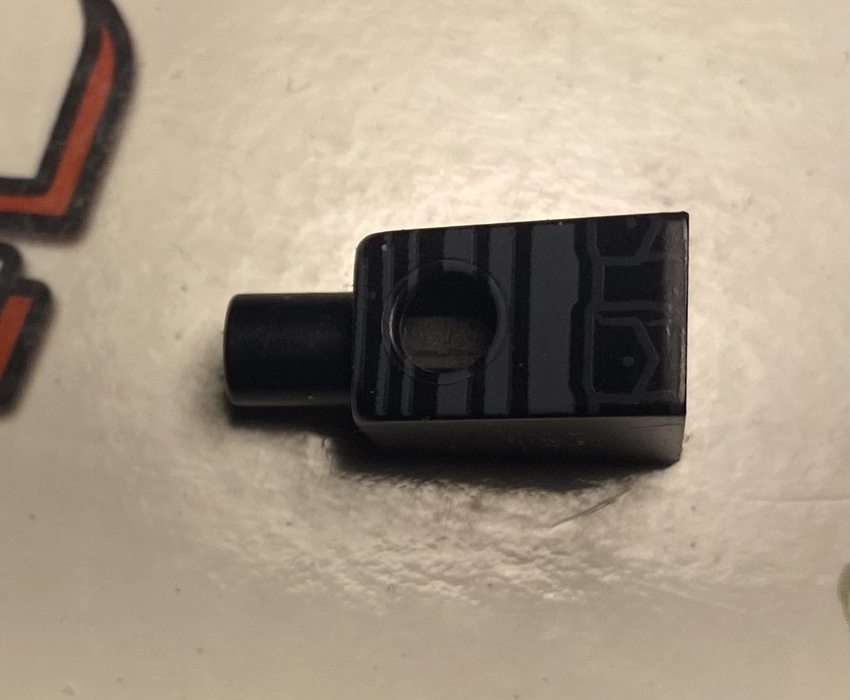 Minifig madness Batman torso - view 3