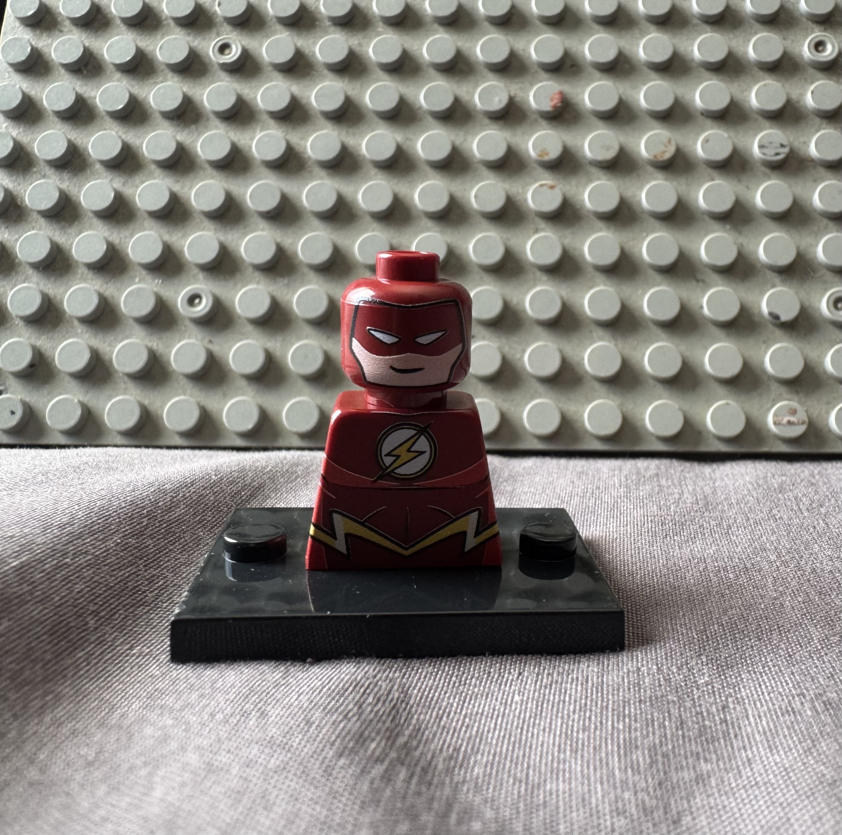 SuperBrickFigs DCAU Flash Head+Torso pack - view 1