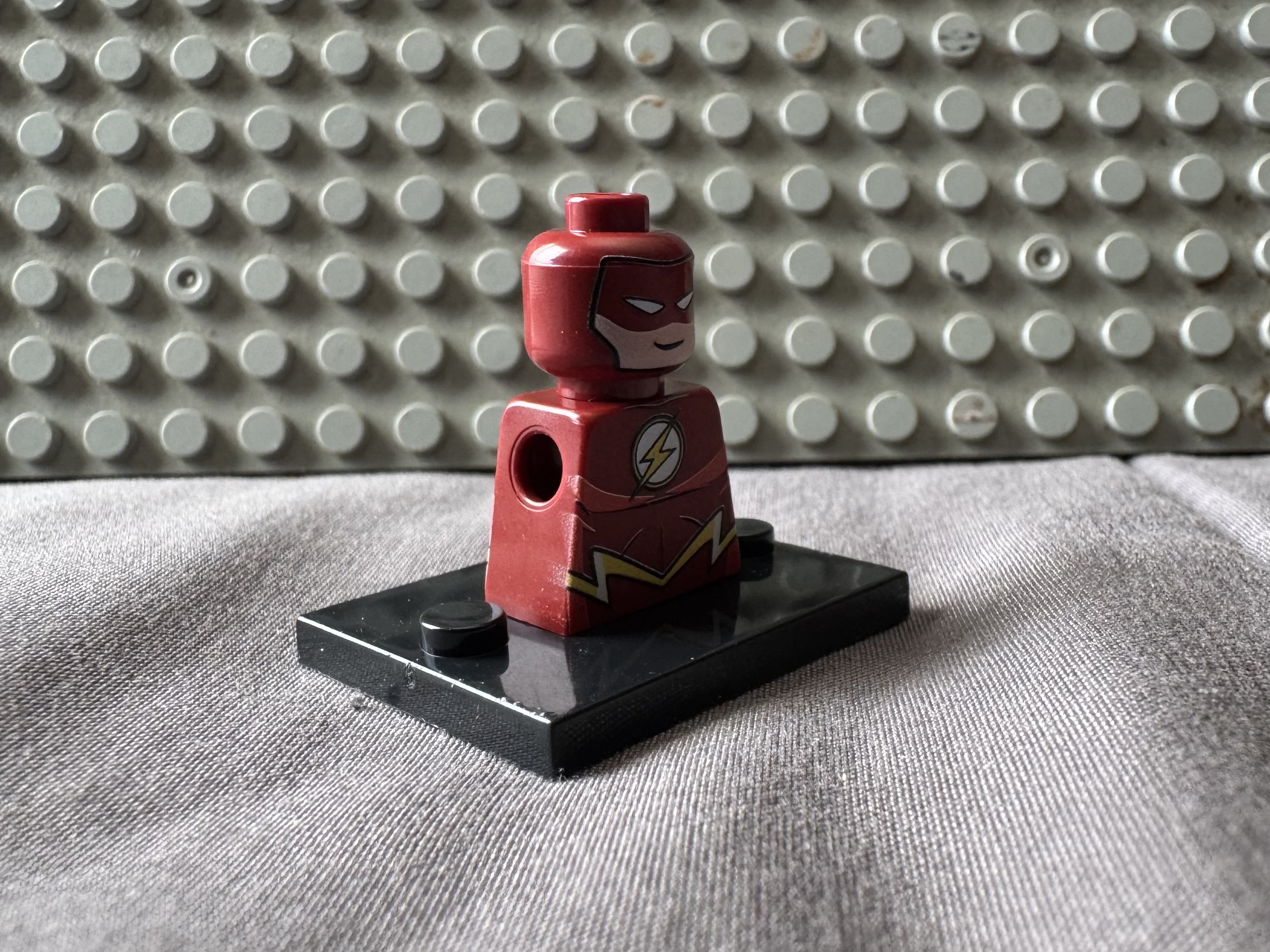 SuperBrickFigs DCAU Flash Head+Torso pack - view 2