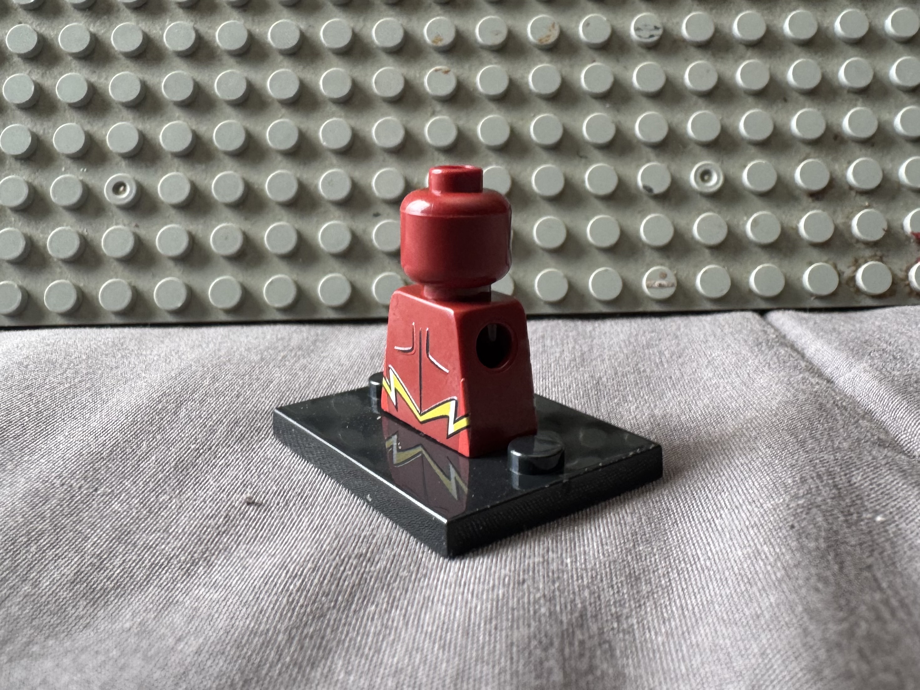 SuperBrickFigs DCAU Flash Head+Torso pack - view 3