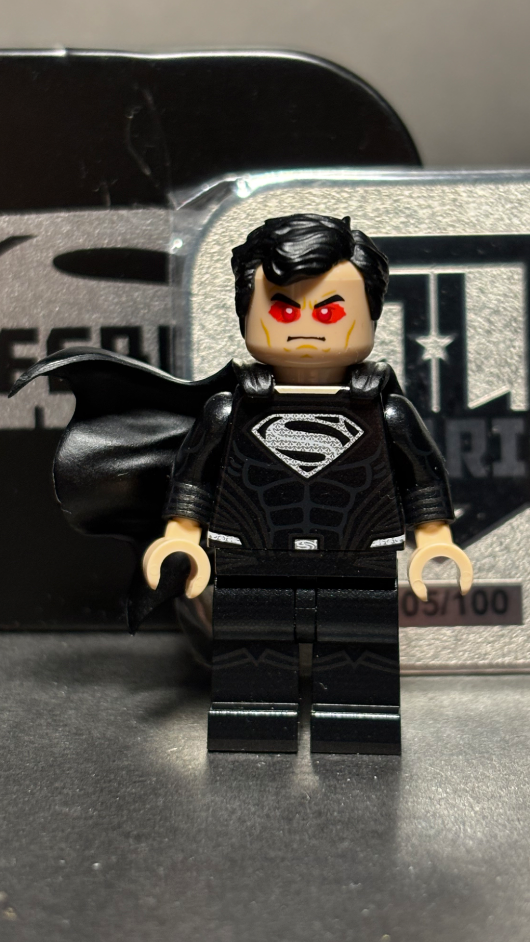 Superman (Black suit) - view 2